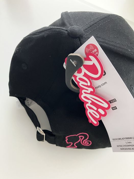 Нова шапка Barbie