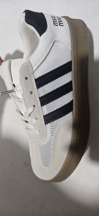 Новые кроссовки. Есть разные размеры.