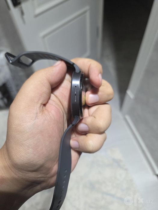 Продается умные часы Samsung Galaxy Watch 8 (44 мм).