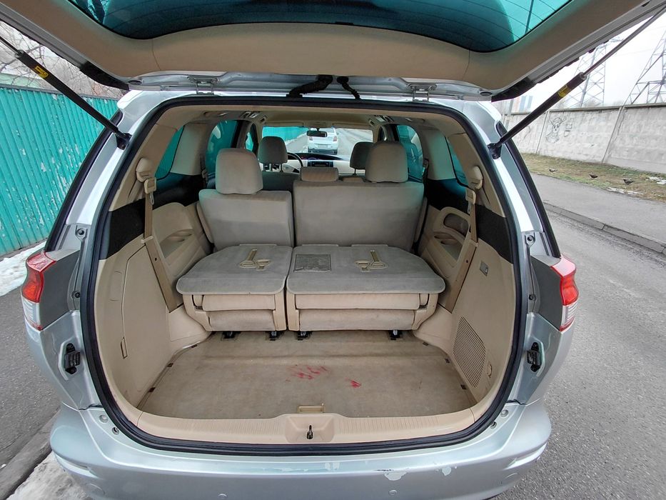 Тоета превия продам