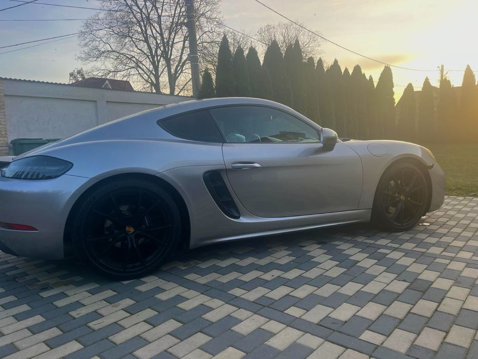 Porsche 718 Cayman