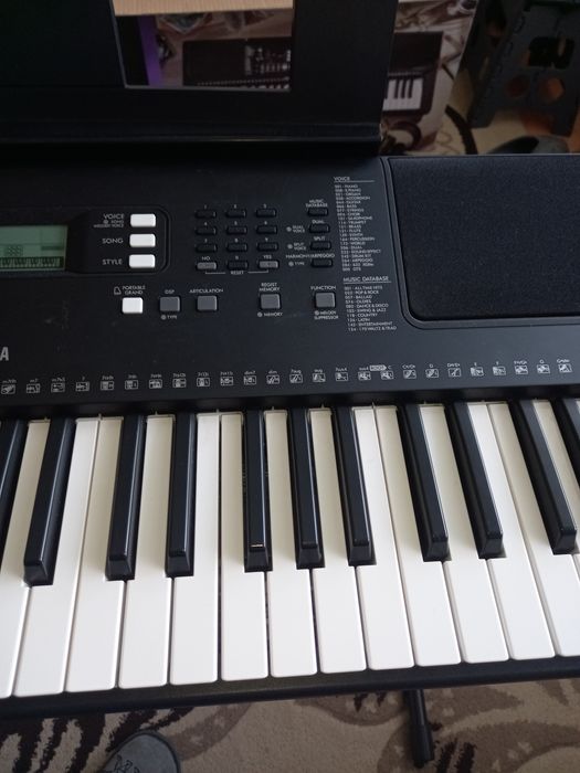Orga yamaha psr e373