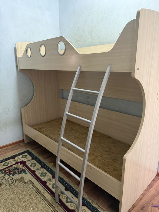Двухярусный кровать