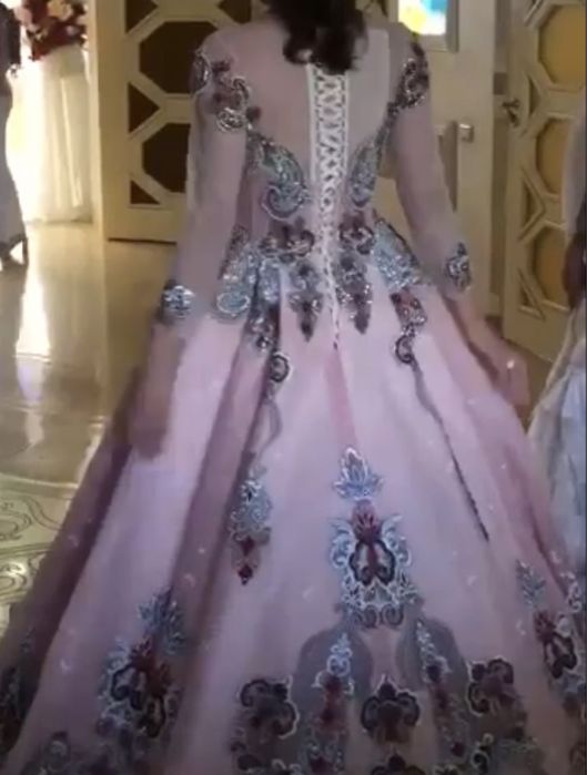 Красивое узату платье 40 тыс тг