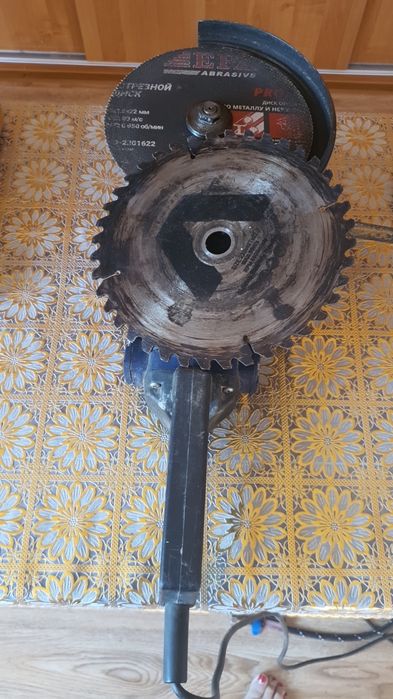 Болгарка большая качественная,в рабочем состоянии б/у