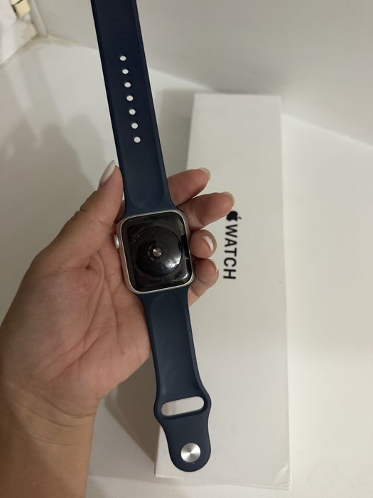 Продам Apple Watch Se