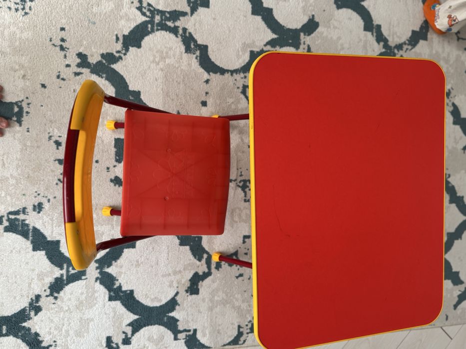 Продам детский стол со стульчиком