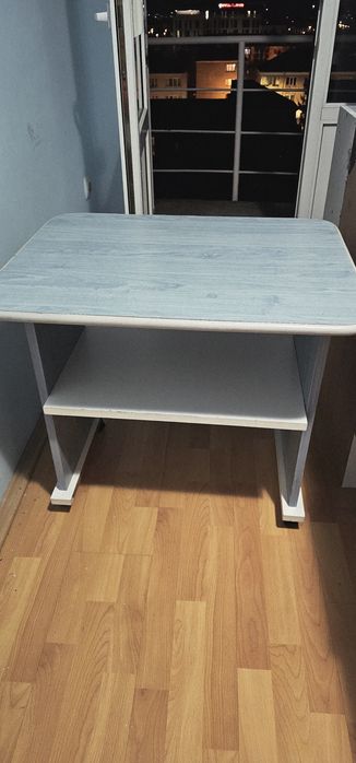 Mobila de tineret si masa de birou in stare buna