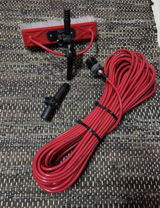 Четка за почистване на прозорци  с маркуч 30м TUCKER и соларни панели