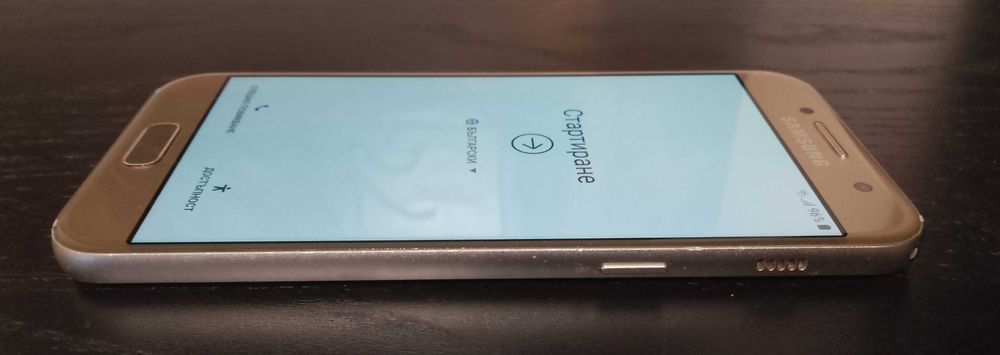 Телефон Samsung Galaxy A3 (2017)