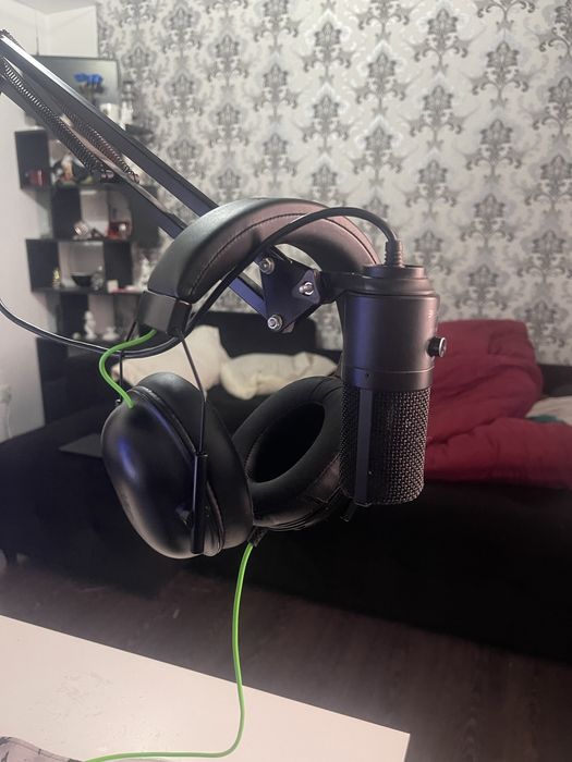 Продаю игровой Сет моник стол кресло девасы