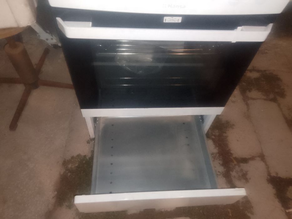 Продам газ  плиту новая !