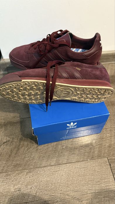 Adidas AS520, culoare grena