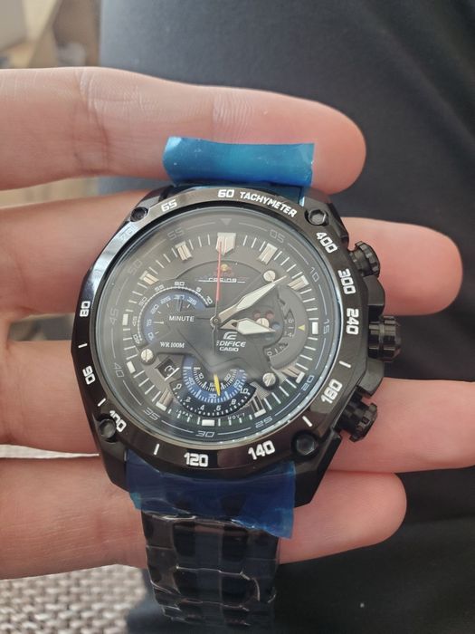 Нов часовник Casio Edifice Red Bull