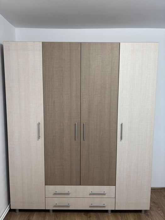 Vând dressing haine