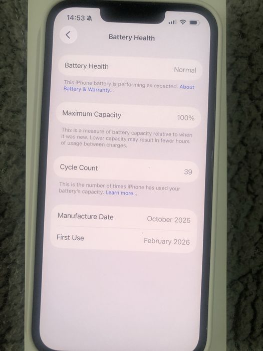 Продавам  iPhone. 16e  128 gb.