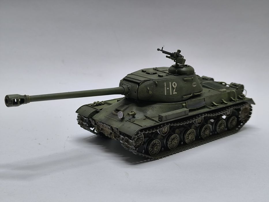 Продам готовую собранную модель ИС-2