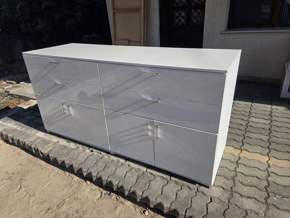 Луксозен италянски  скрин /комод/с полиуретаново покритие