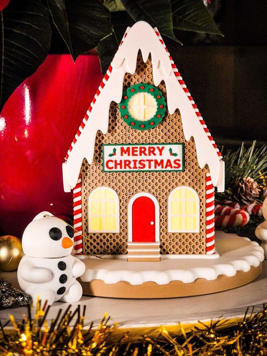 Casuța magică de turtă dulce – decorațiunea perfectă pentru Crăciun!