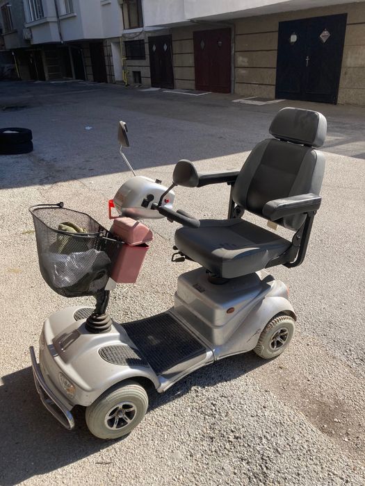 Електрическа инвалидна количка с кош