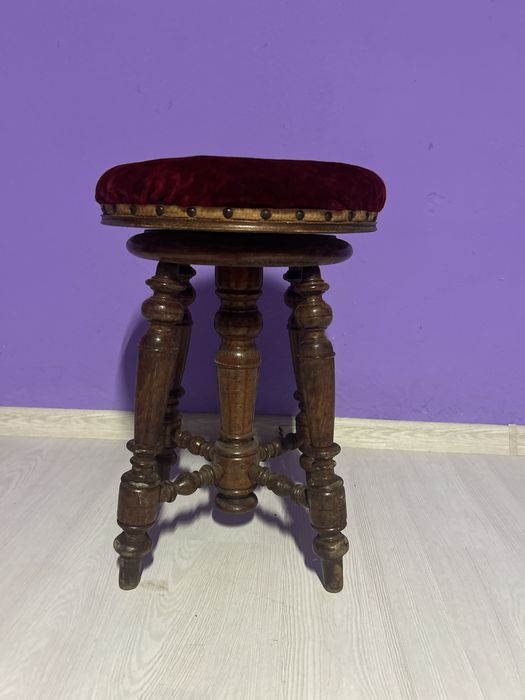 Scaun antic mobilier se roteste