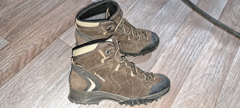 Lowa __Gore__tex__Дамски  Боти 37. 1/2