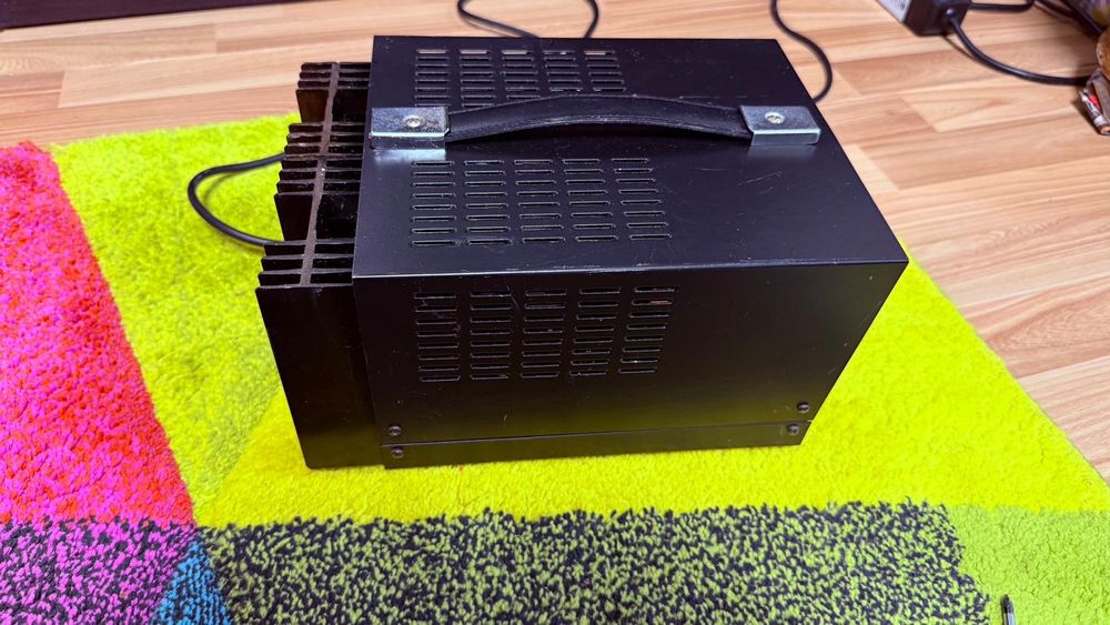 Sursa liniară 13.8 V  10-12 Amperi  Alan K. 105