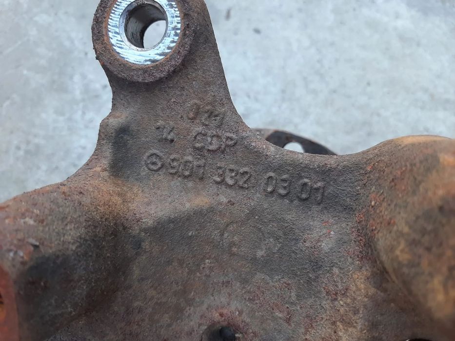 fuzeta stanga  fata mercedes sprinter 2.2 cdi 2002  9013320301