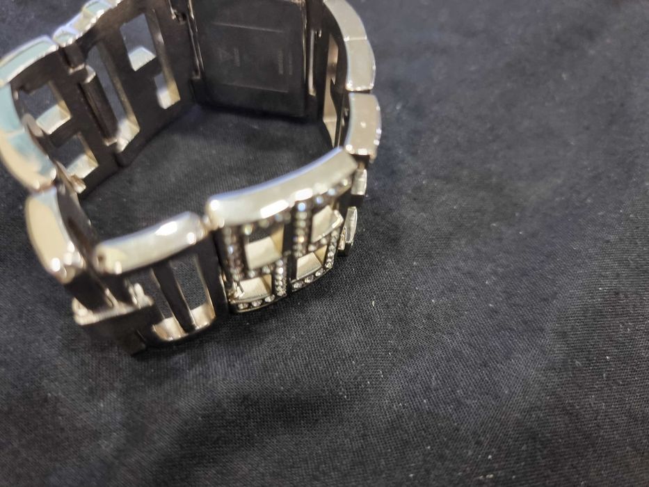 Дамски часовник GUESS 32 mm