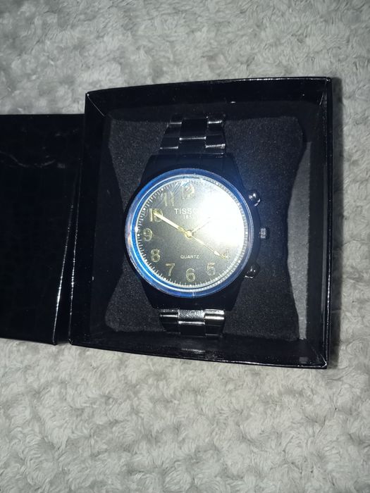 Часы наручные новый продам