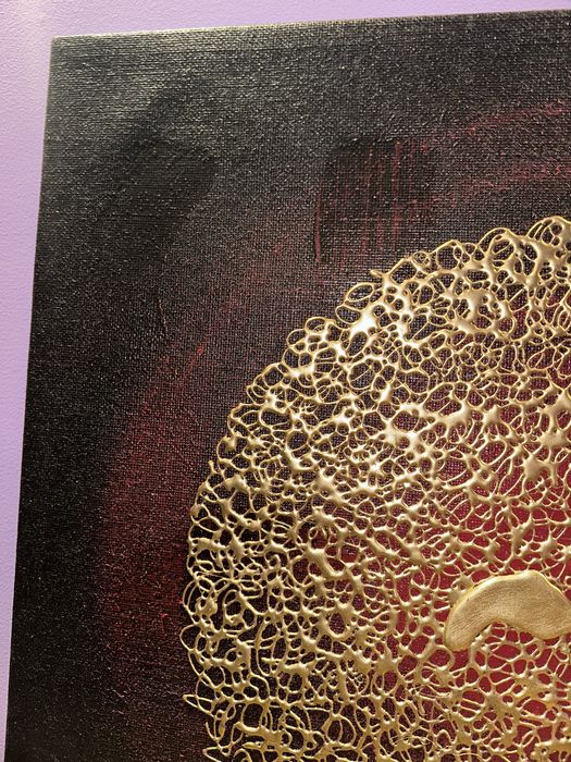 Tablou abstract modern texturat, realizat pe pânză canvas, cu relief și accente aurii.