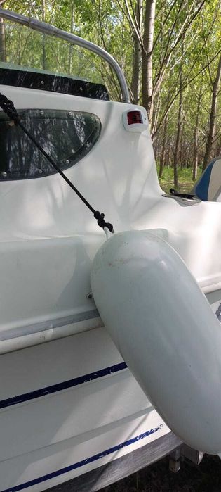 Barcă cu motor Quiksilver 420