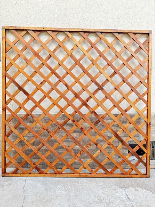 Panou din lemn pentru grădină, lăcuit în 4 straturi