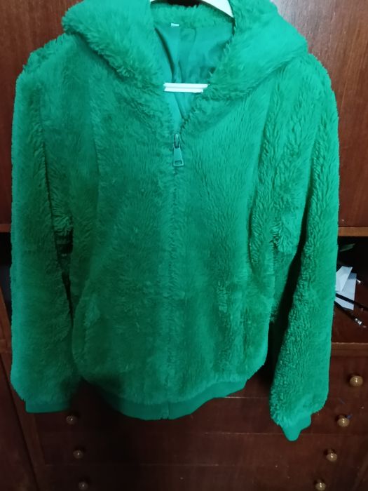 Продавам пухено палтенце .