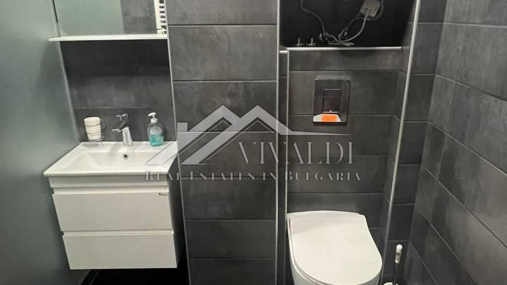 Дава се под наем Тристаен апартамент в Варна, Център - 100 кв.м за 850 € - Снимка #14