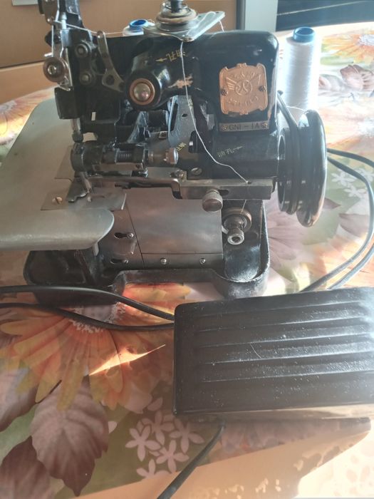 Продам оверлог промышленный