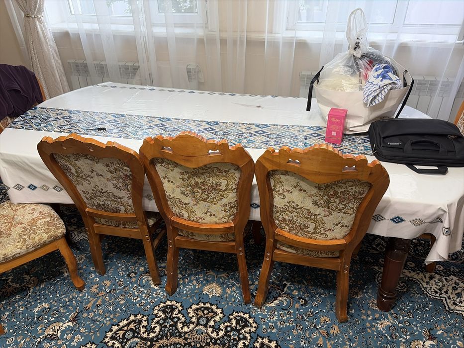 Продаю стол стулья