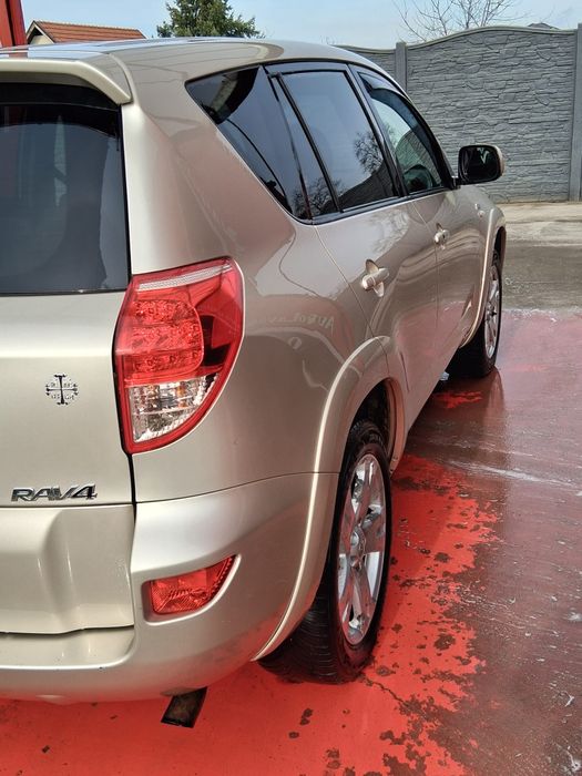 Vând Toyota RAV4 2*2 . Diesel