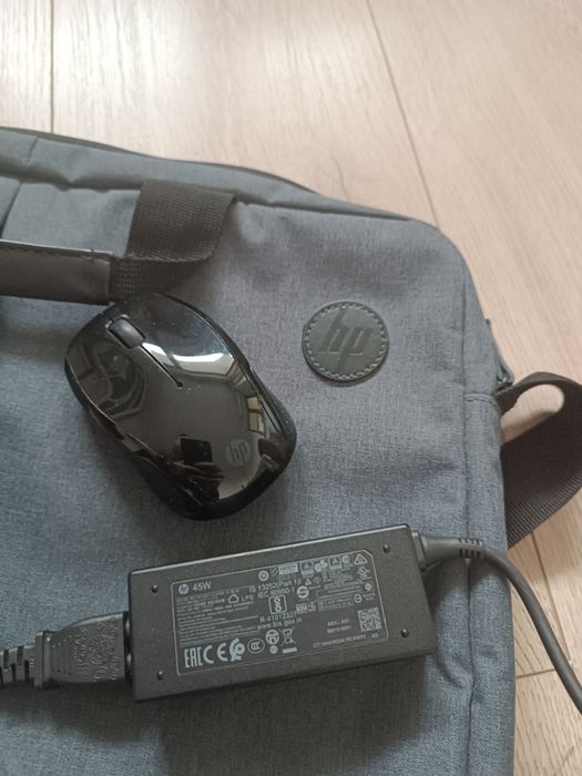 Laptop HP AMD Ryzen 3 + accesorii