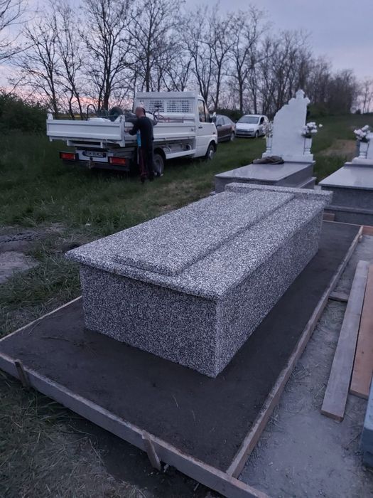 Monumente funerare cadru mormant