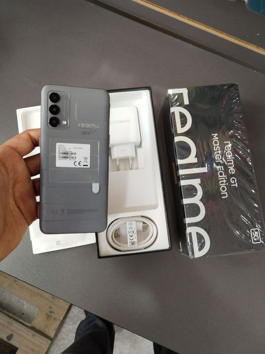 Realme Gt master edition 8+8/256 gb  karobka  dok ful komplekt radnoy
