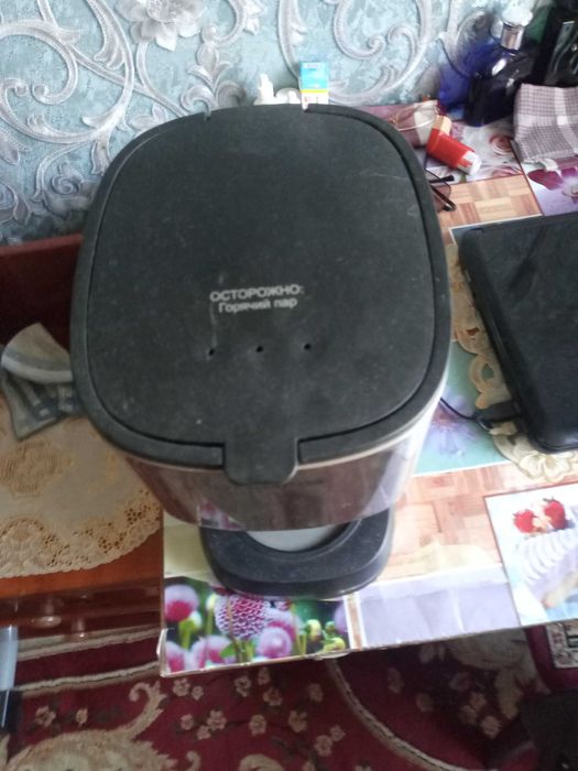 продам кофеварка полярис