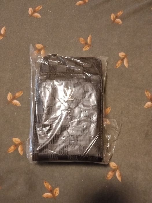 Vând geanta tip portofel