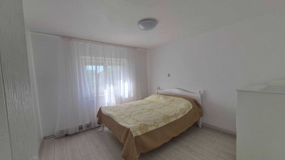 Apartament 2 camere decomandat in Onesti, zona de sus.
