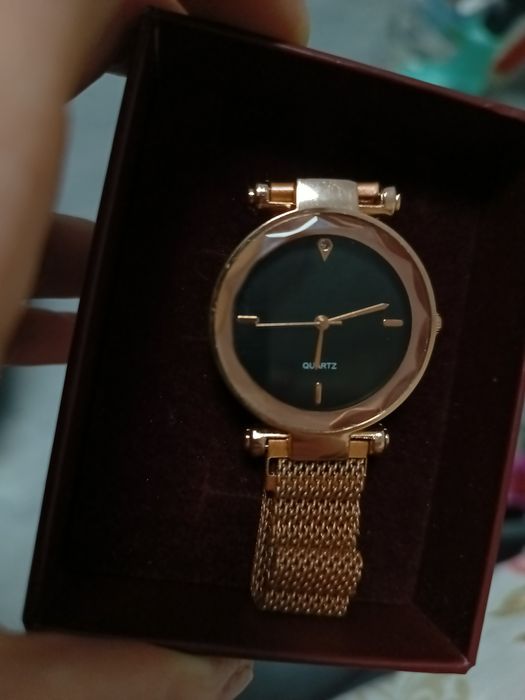 Vând 2 ceasuri dama Quartz