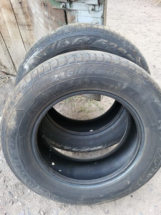 Продам шины пару