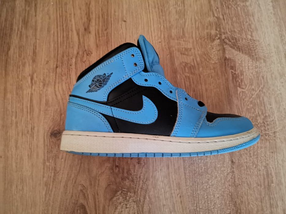 Vând Air Jordan 1 Mid University Blue