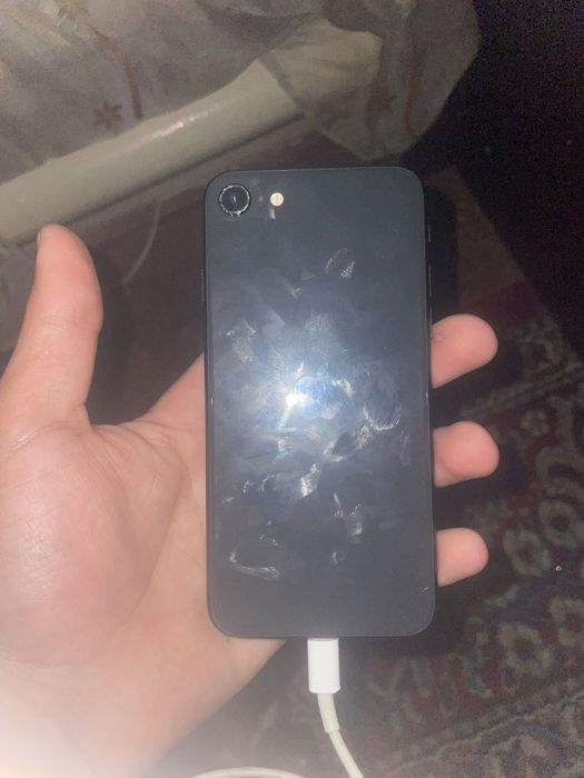 Iphone se 2020 iclout 64 qora