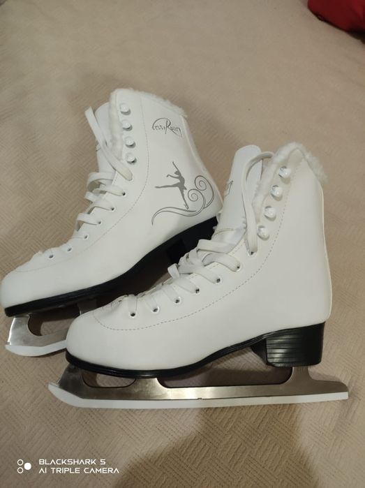 Коньки женские белый