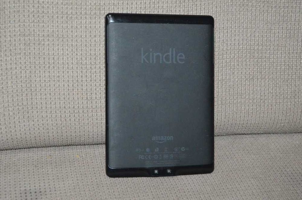 E-reader Amazon Kindle 4 (Gen 4, Negru, Display E-Ink 6", 207 carti engleza)